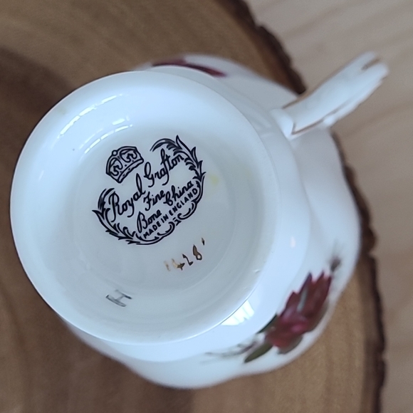 *2/$30 summer clearout* Vintage "Royal Grafton" teacup & saucer - Picture 3 of 5